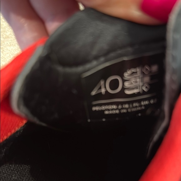 Peloton Black Cycling Shoes with Red Accents - Picture 2 of 4